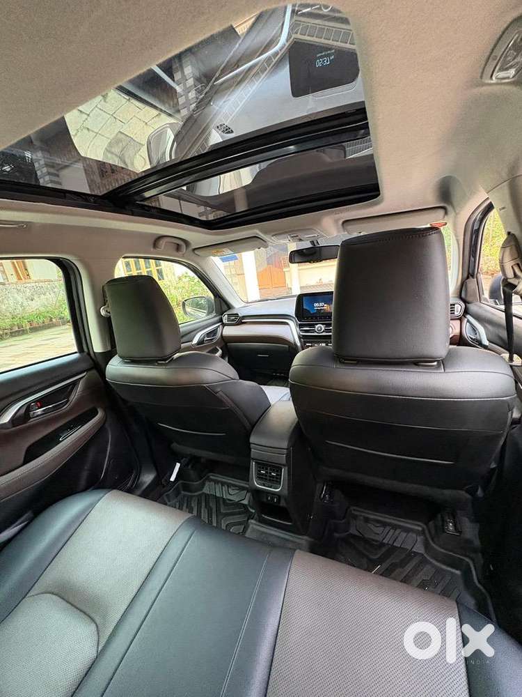 Toyota Urban Cruiser Hyryder 7 Seater 2024 Cng & Hybrids 17000 Km Driv