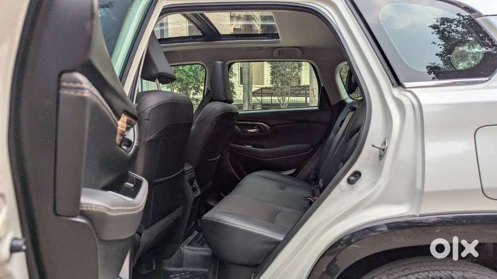 Maruti Suzuki Grand Vitara 1.5 Alpha Plus Dual Tone Intelligent Hybr..