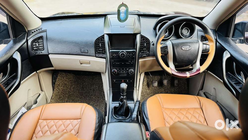 Mahindra Xuv500 W8, 2016