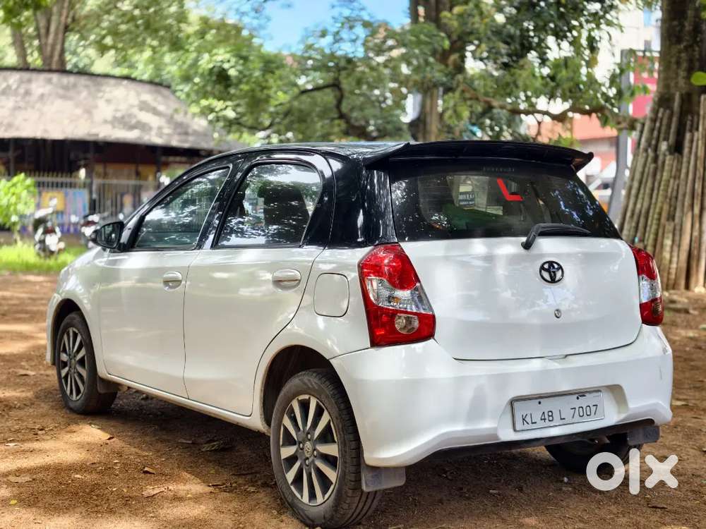 Toyota Etios Liva V 2018 Dual Tone