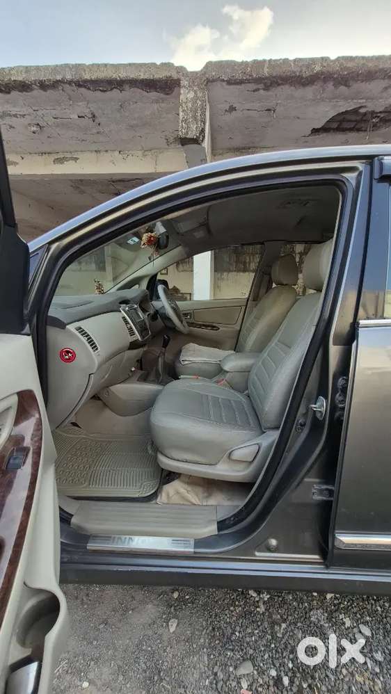 Toyota Innova 2.5 Vx 2013 8 Seater