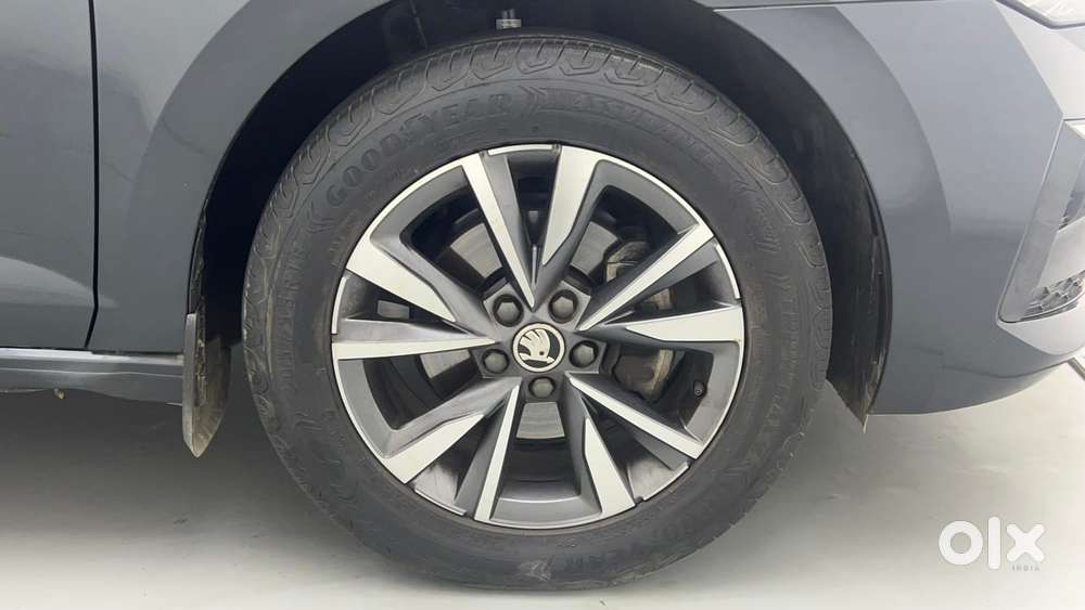 Skoda Slavia Style 1.0l Tsi Mt, 2023, Petrol