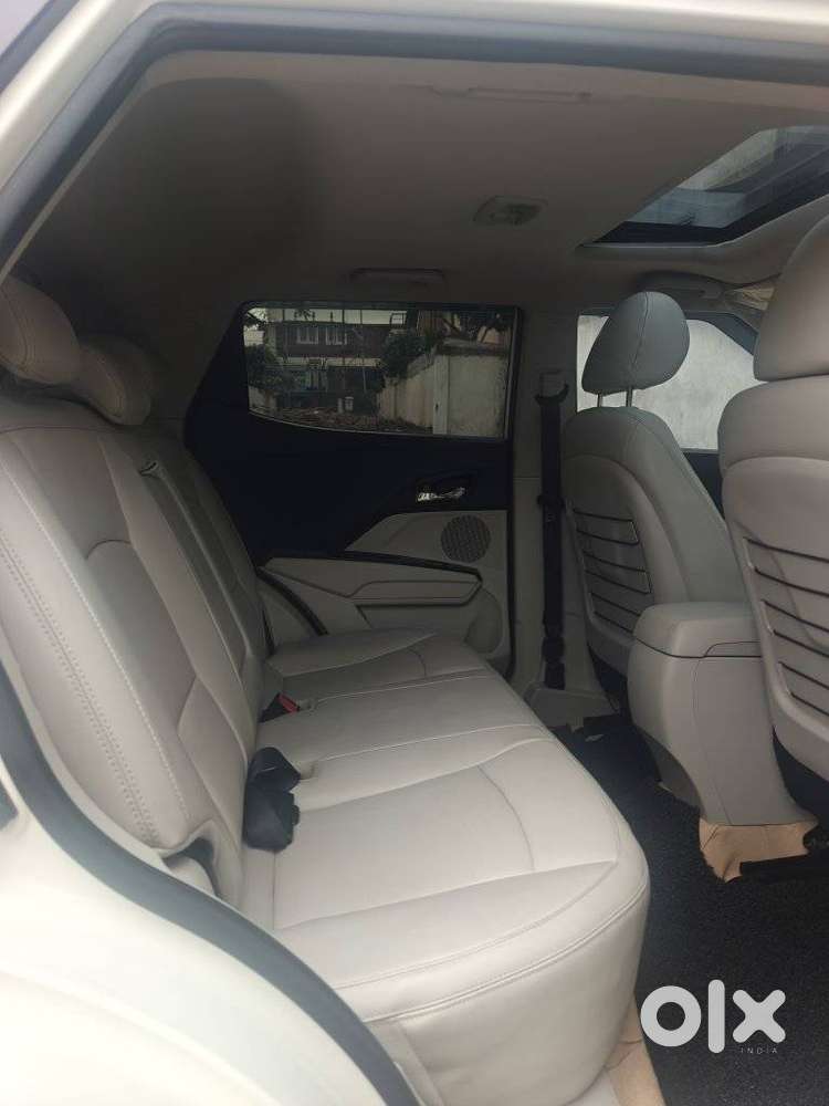 Mahindra Xuv300 W8 (o) 1.5 Diesel Amt, 2023, Diesel