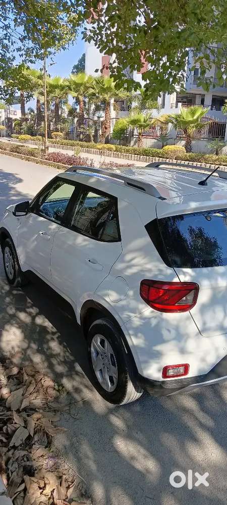 Hyundai Venue 2019 Petrol 62000 Km Driven