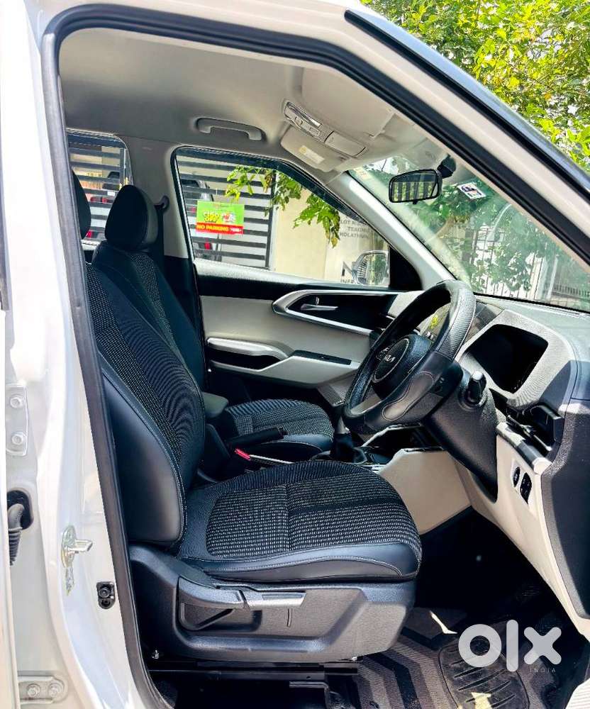Kia Carens G 1.5 6mt Premium (o) 7-seater, 2024, Petrol
