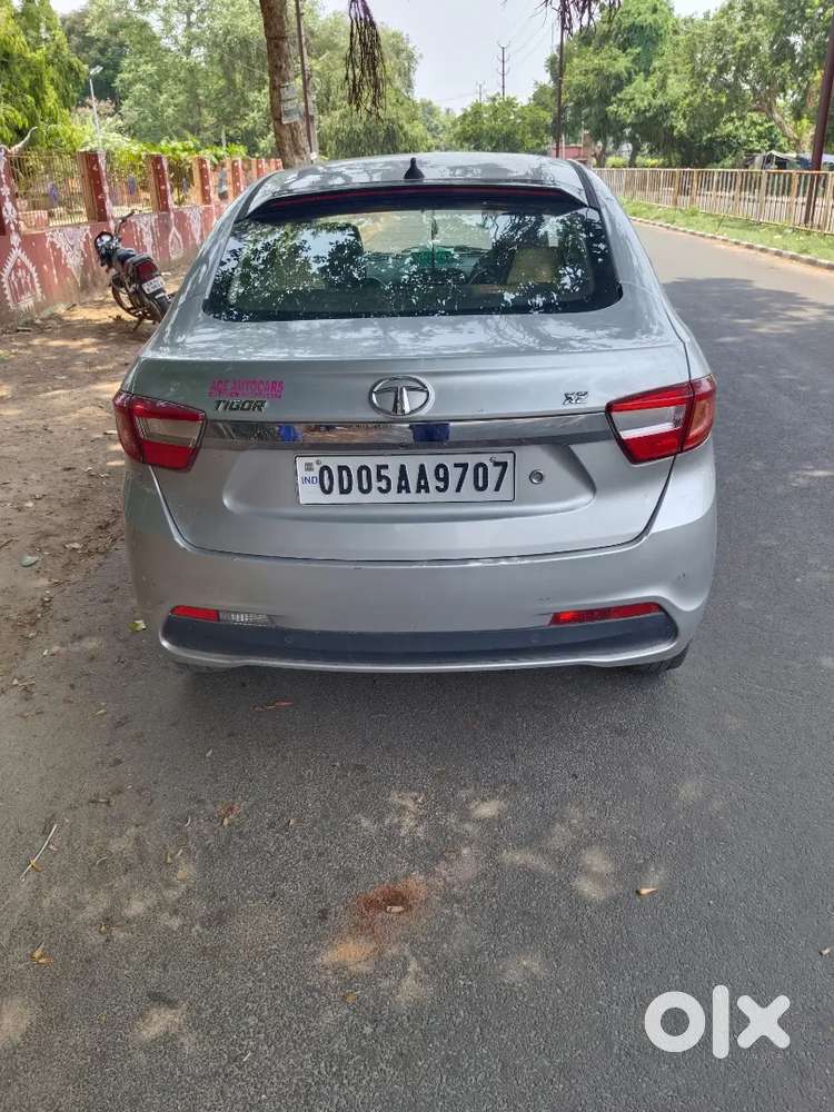 Tata Tigor Petrol 2017