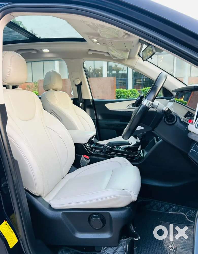 Mahindra Xuv700 2.2 Ax 7 Diesel At Str, 2023, Diesel