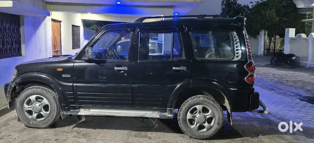 Black Scorpio Full Original2.2 S Mt 9 Seater Diesel Urgent Sell