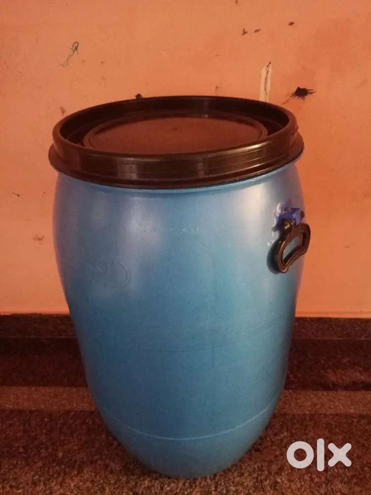 M-size Blue Plastic Drum with Lid &ndash; Excellent Condition