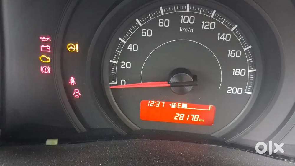 Maruti Suzuki Swift 2023 Lxi Option Manual