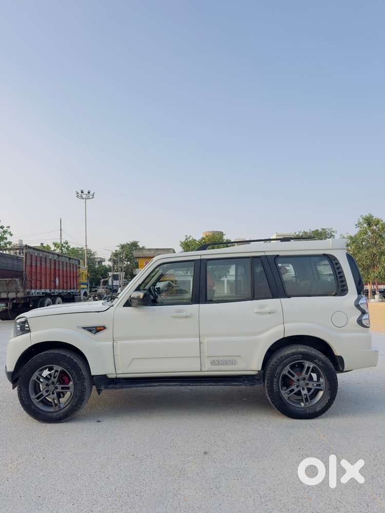 Mahindra Scorpio 2017 S10  Top Model