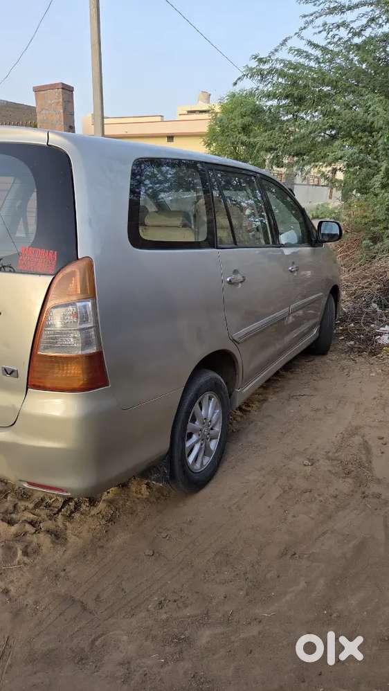 Toyota Innova 2012