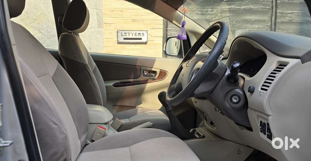 Toyota Innova 2.5 Vx (diesel) 8 Seater Bs Iv, 2014, Diesel