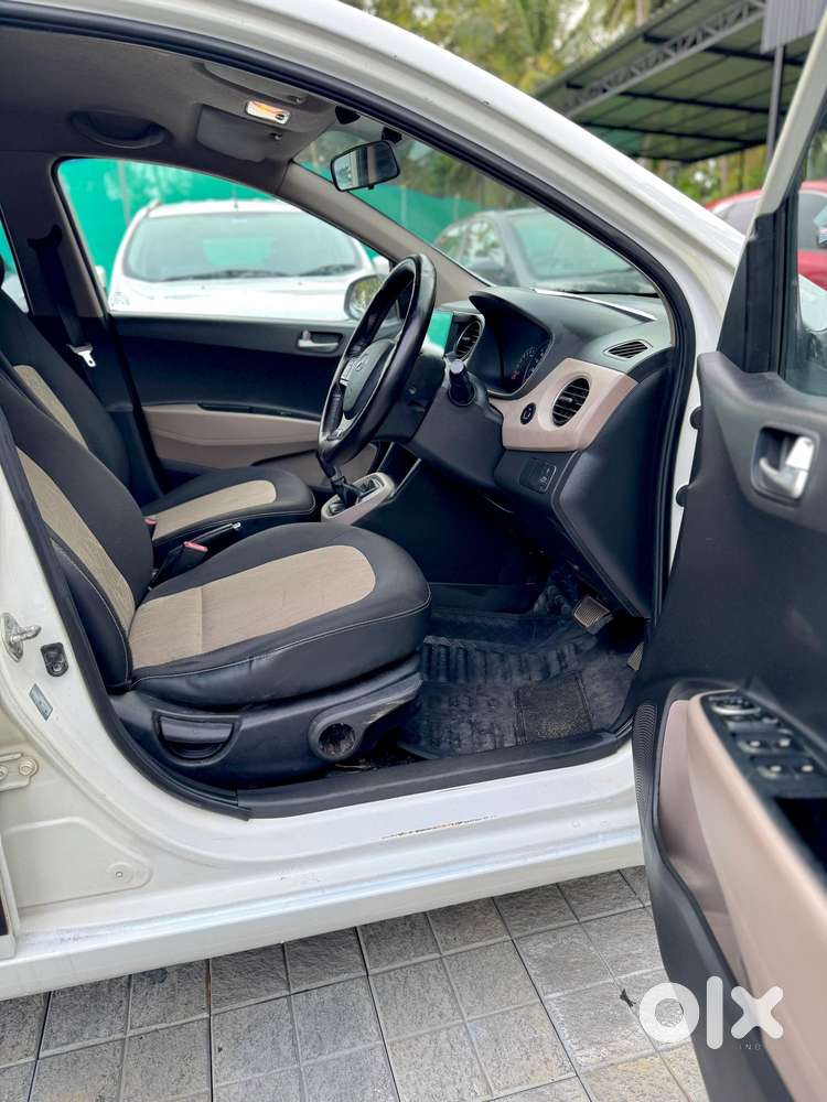 Hyundai Grand I10 At Sportz, 2015, Petrol