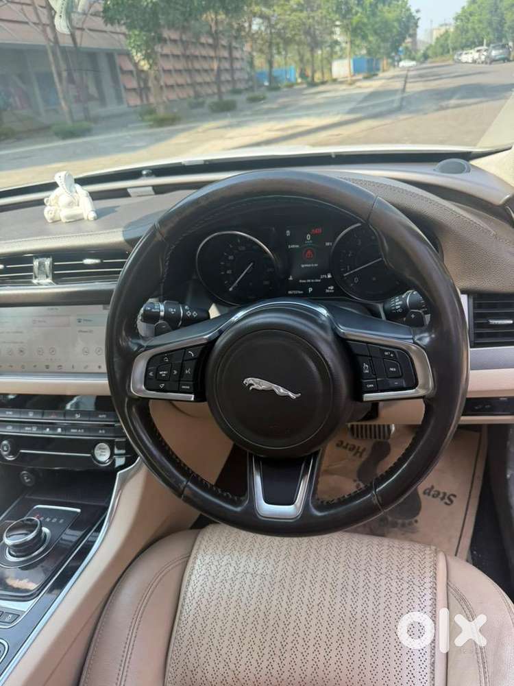 Jaguar Xf 2019 Petrol 67300 Km Driven