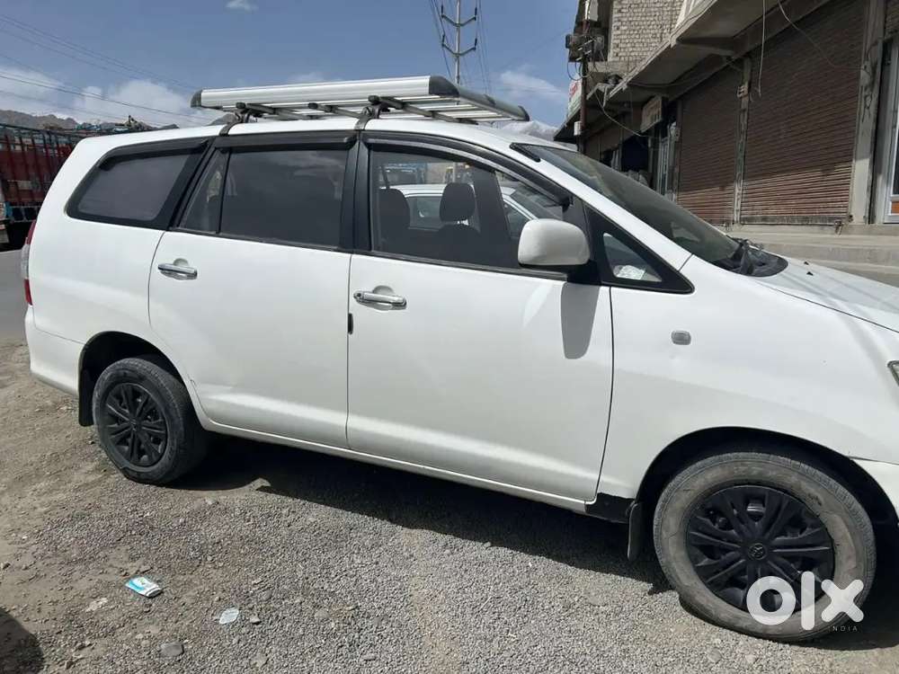 Toyota Innova 2012 Commercial Diesel 275000 Km Driven