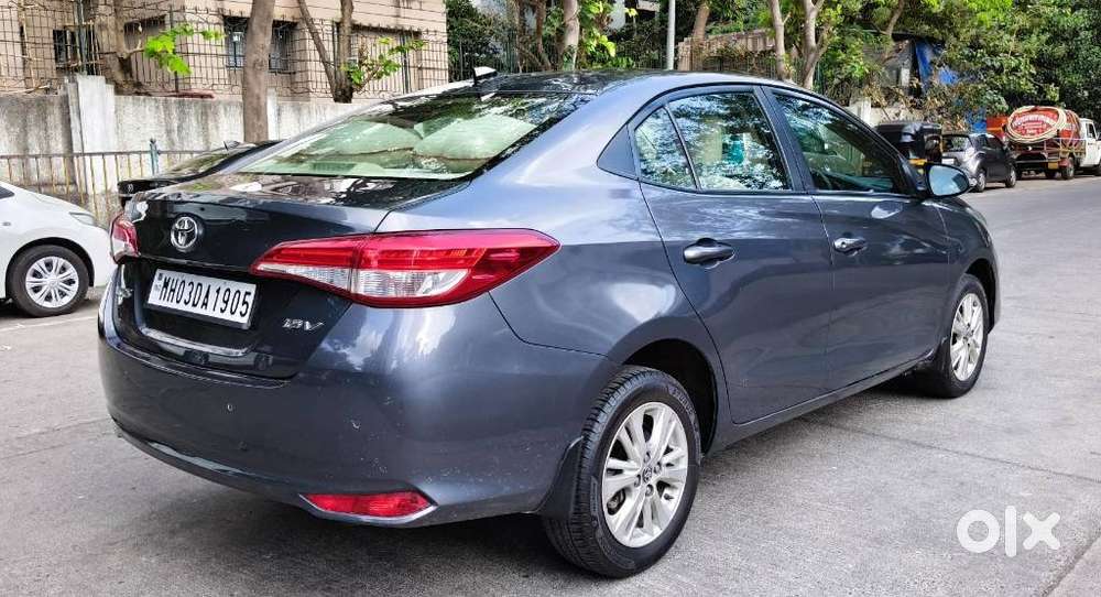 Toyota Yaris V Cvt, 2018, Petrol
