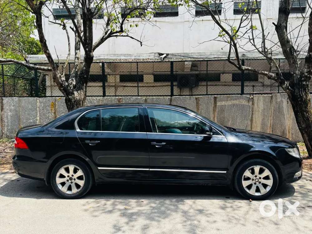 Skoda Superb 2011 Petrol 85000 Km Driven