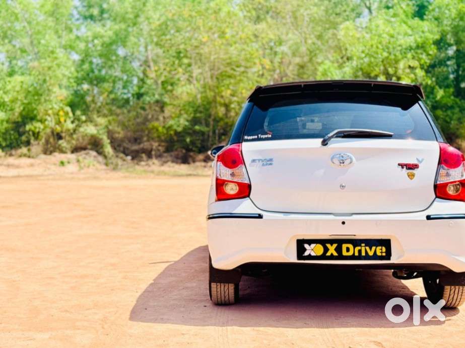 Toyota Etios Liva V Dual Tone, 2019, Petrol
