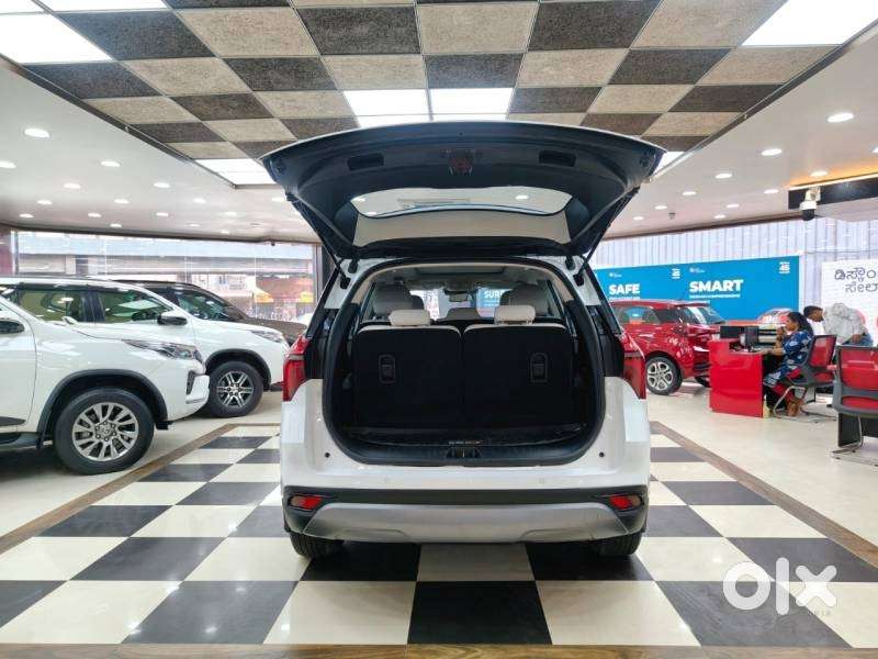 Mahindra Xuv700 2.0 Ax 7 Petrol At Luxury Pack Str, 2024, Petrol