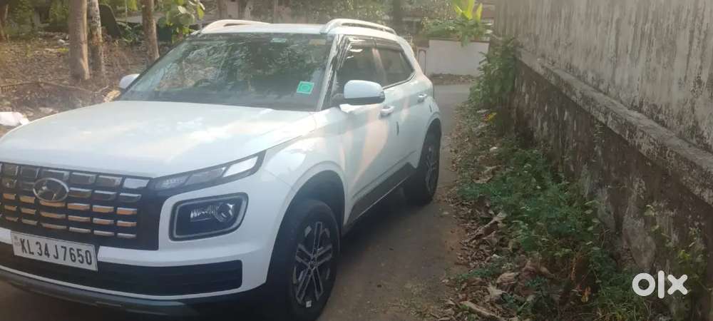 Hyundai Venue 2025 Diesel 14000 Km Driven