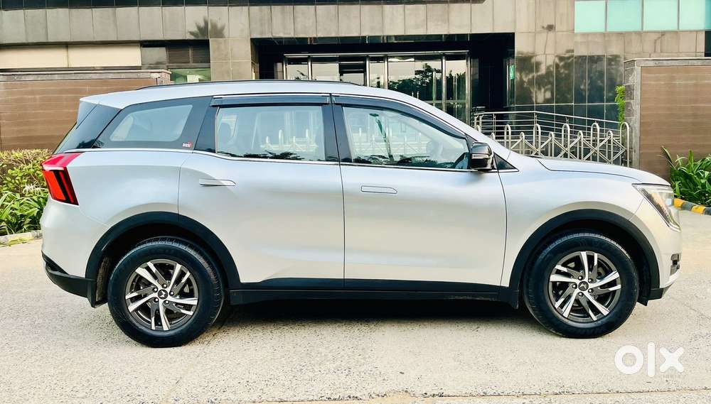 Mahindra Xuv700 2.0 Ax 5 Petrol Mt Str, 2023, Petrol