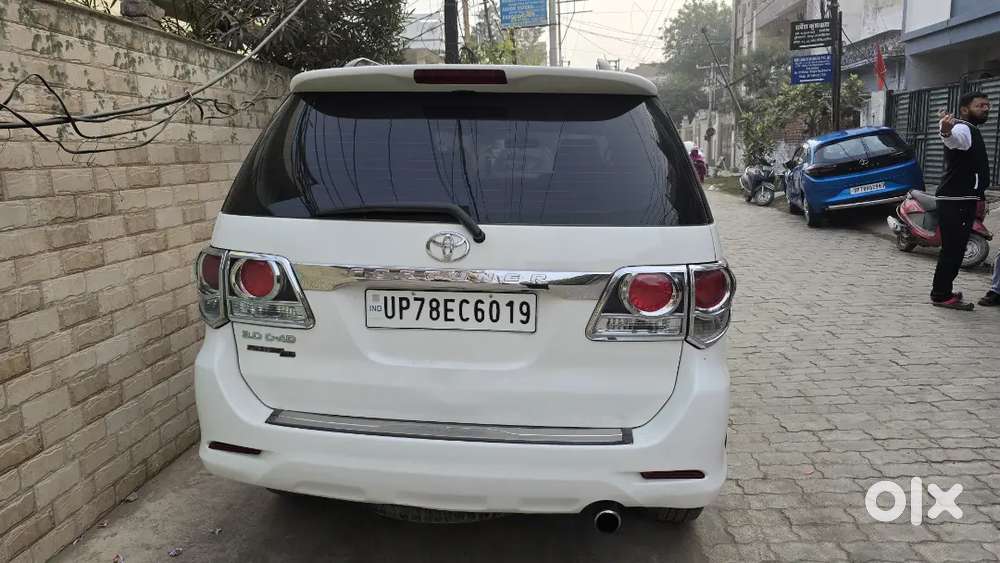 Toyota Fortuner 2015 November 4×4  Automatic Diesel 105000 Km Driven