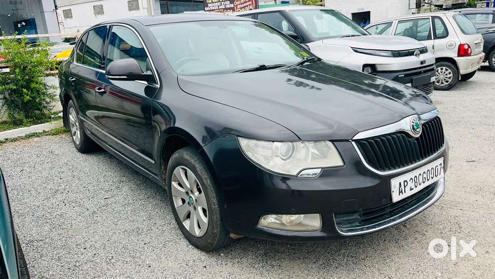 Skoda Superb Petrol 2011