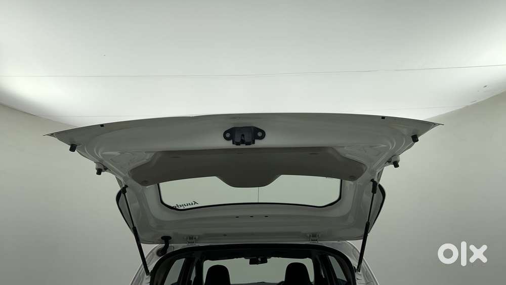 Renault Triber Rxt, 2022, Petrol