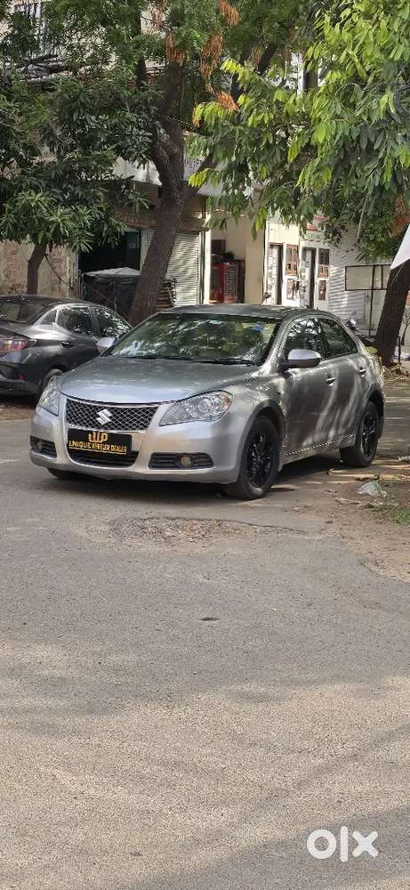 Maruti Suzuki Kizashi Petrol 2012
