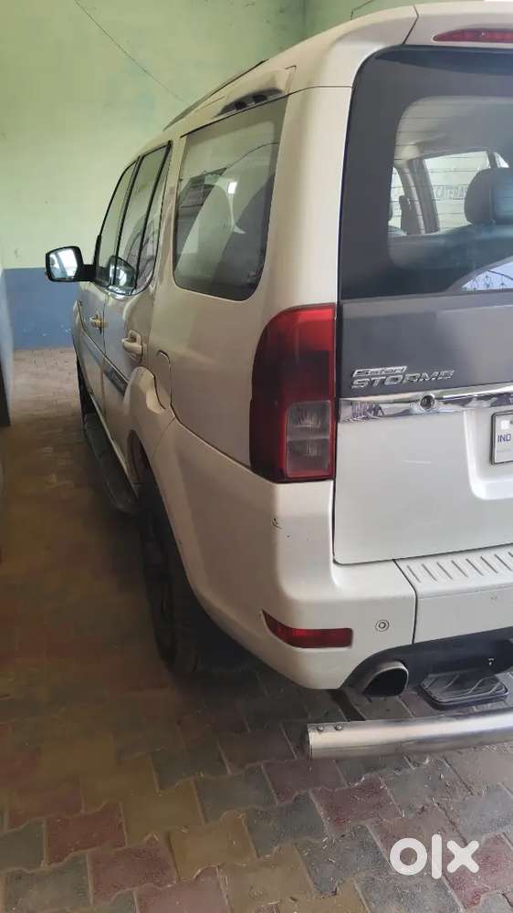Tata Safari Storme 2017
