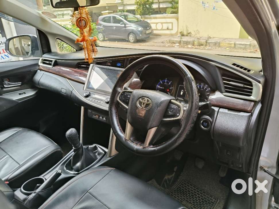 Toyota Innova Crysta 2.4 V 8 Str, 2016, Diesel