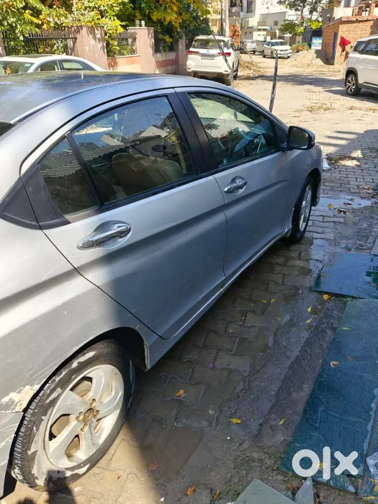 Silver Honda City Diesel Top Varient Sunroof Mint Condition 1st Owner
