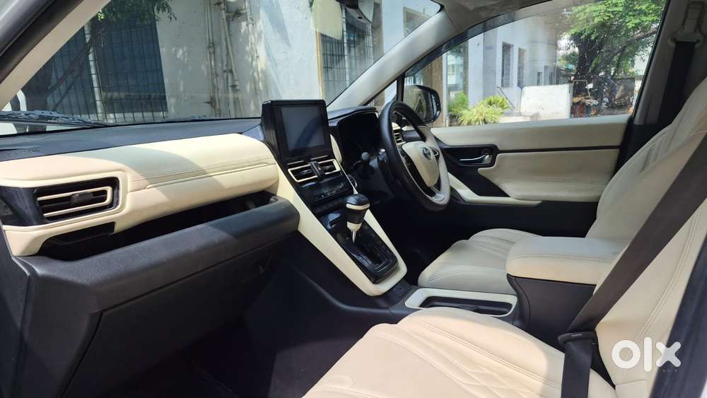Toyota Innova Hycross 2.0 Vx Hybrid 7 Str, 2024, Petrol