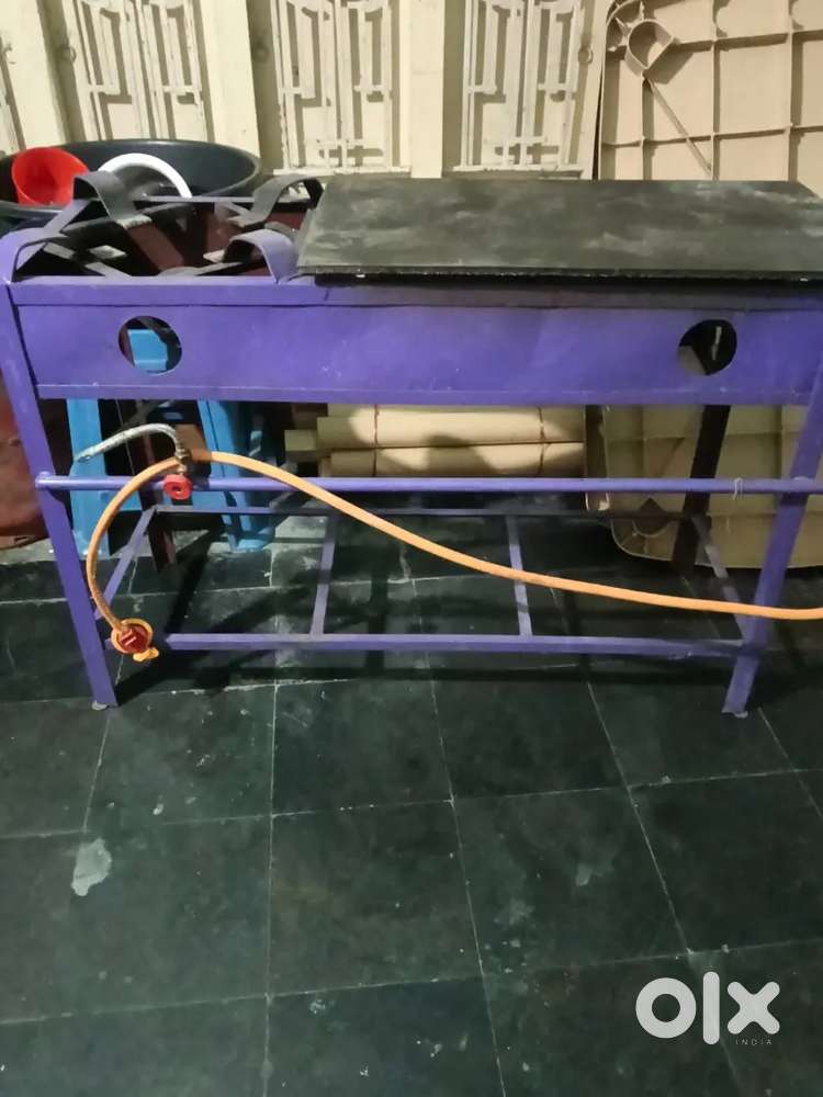 Hotel gas stove and 3 plastic table