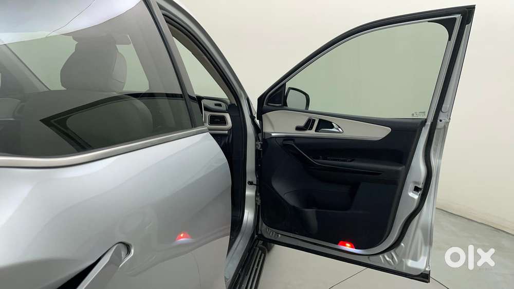 Mahindra Xuv700 2.0 Ax 7 Petrol At Luxury Pack Str, 2024, Petrol