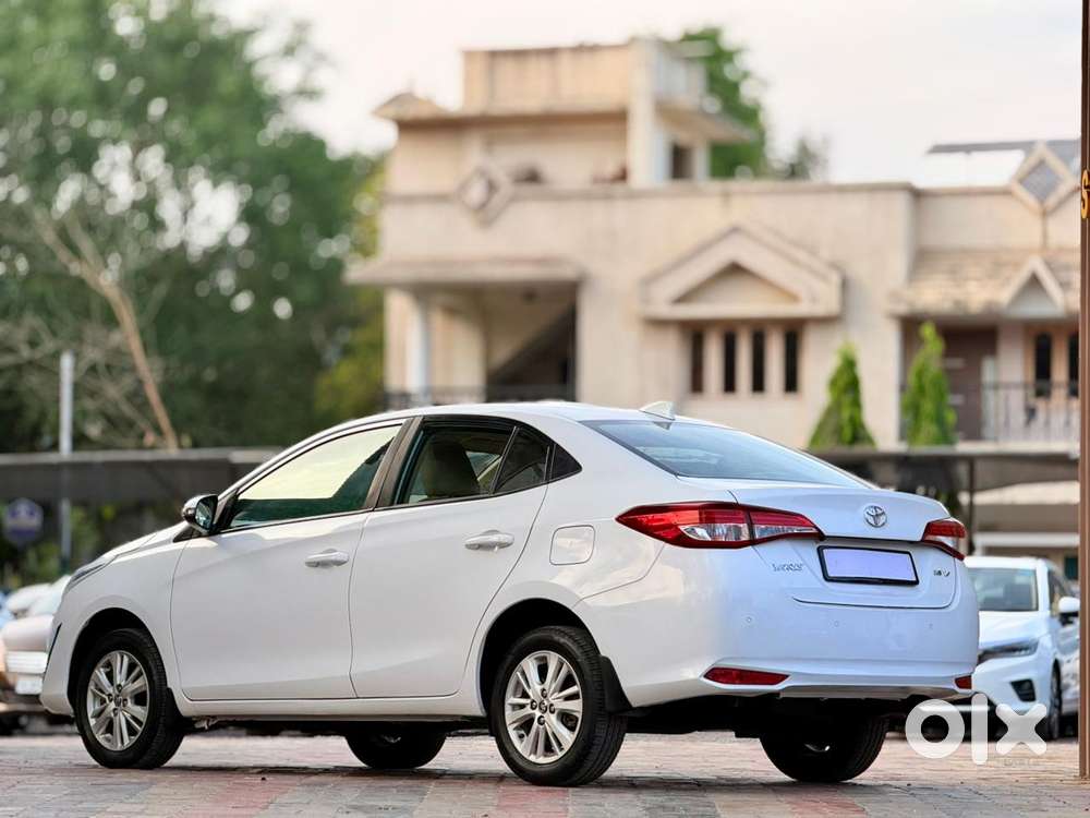 Toyota Yaris V Cvt, 2019, Petrol