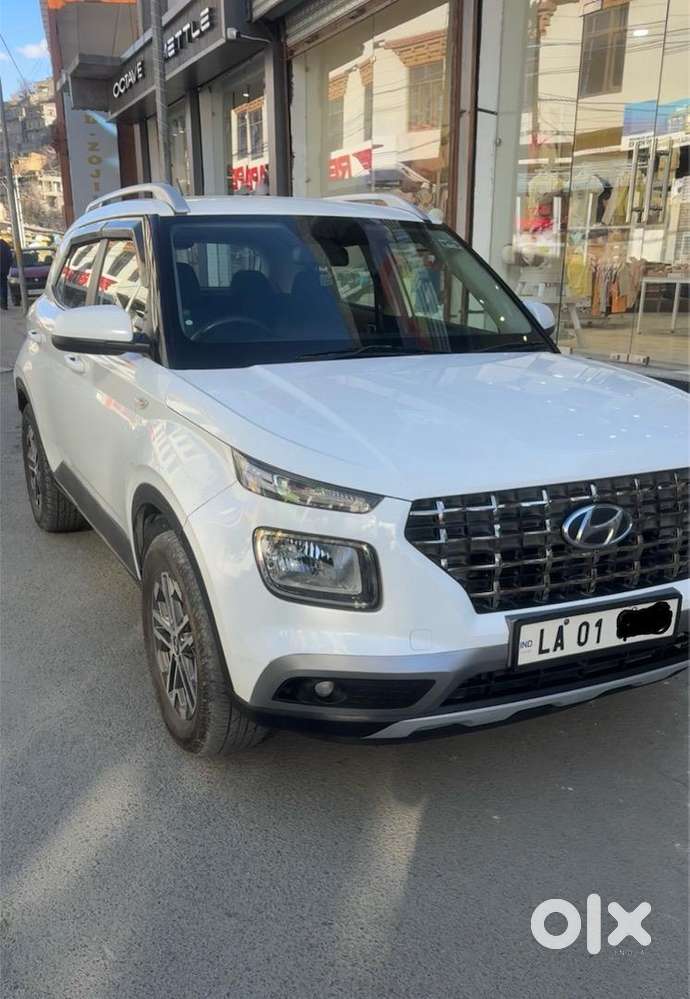 Hyundai Venue 2021 Petrol Well Maintained