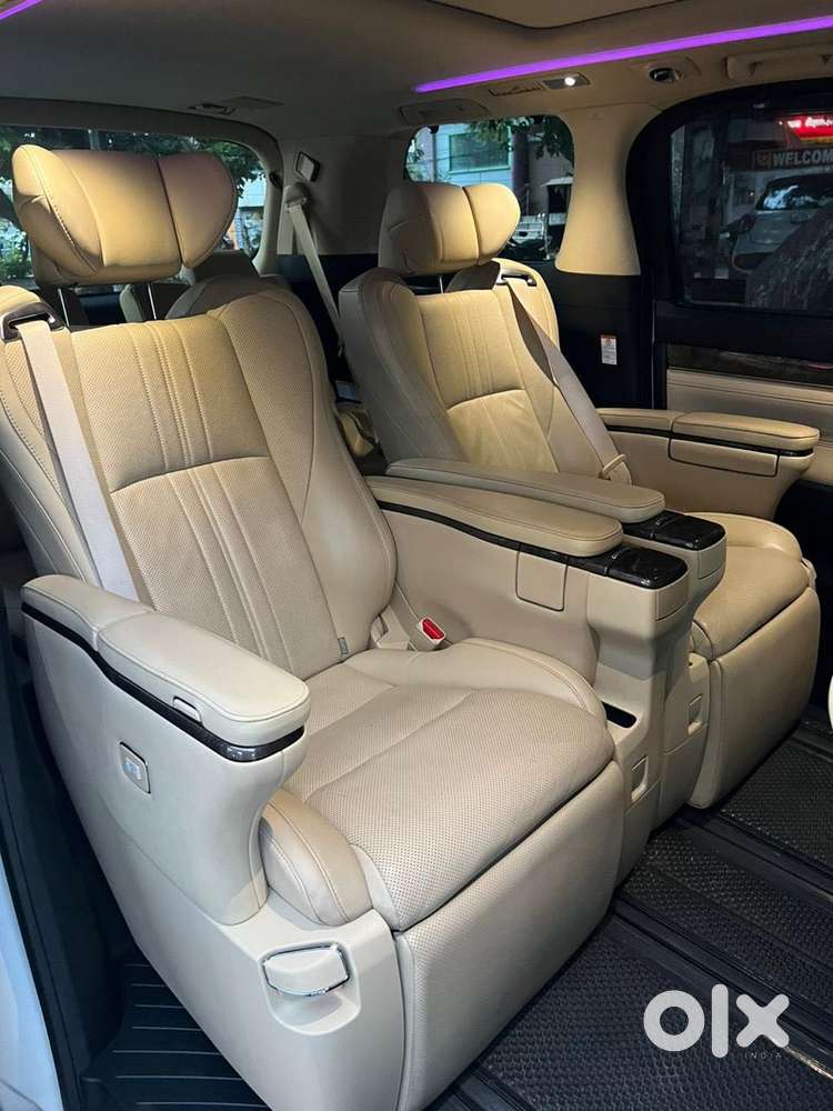 Toyota Vellfire 2.5 Executive Lounge, 2022, Petrol