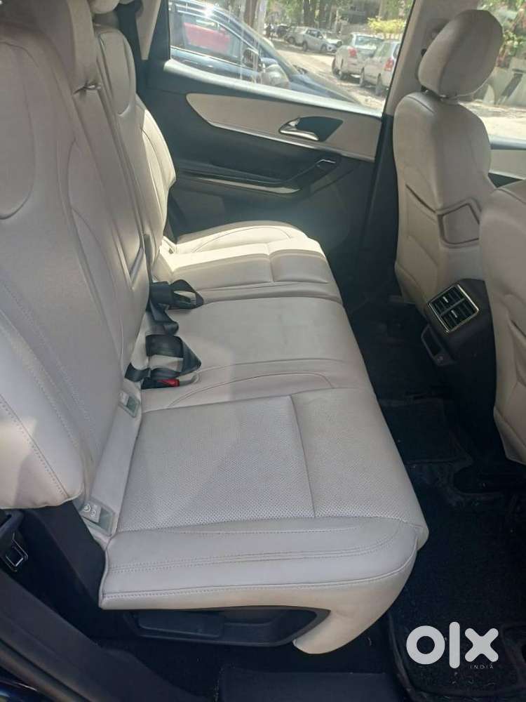 Mahindra Xuv700 2.0 Ax 7 Petrol At Str, 2024, Petrol