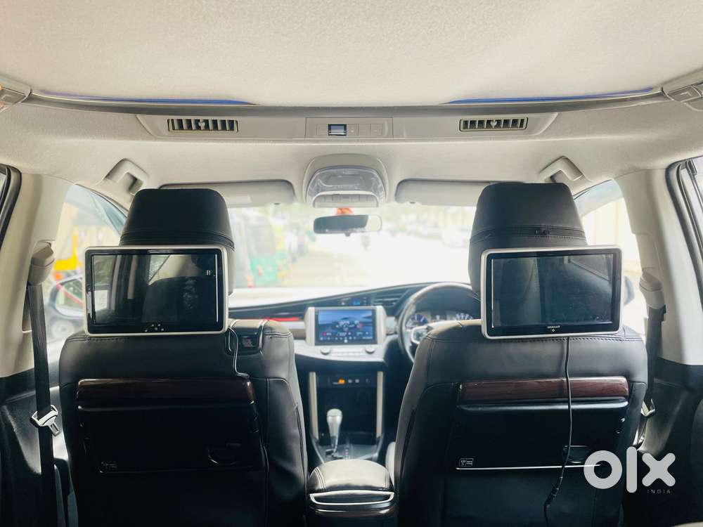 Toyota Innova Crysta 2.8z Automatic, 2016, Diesel