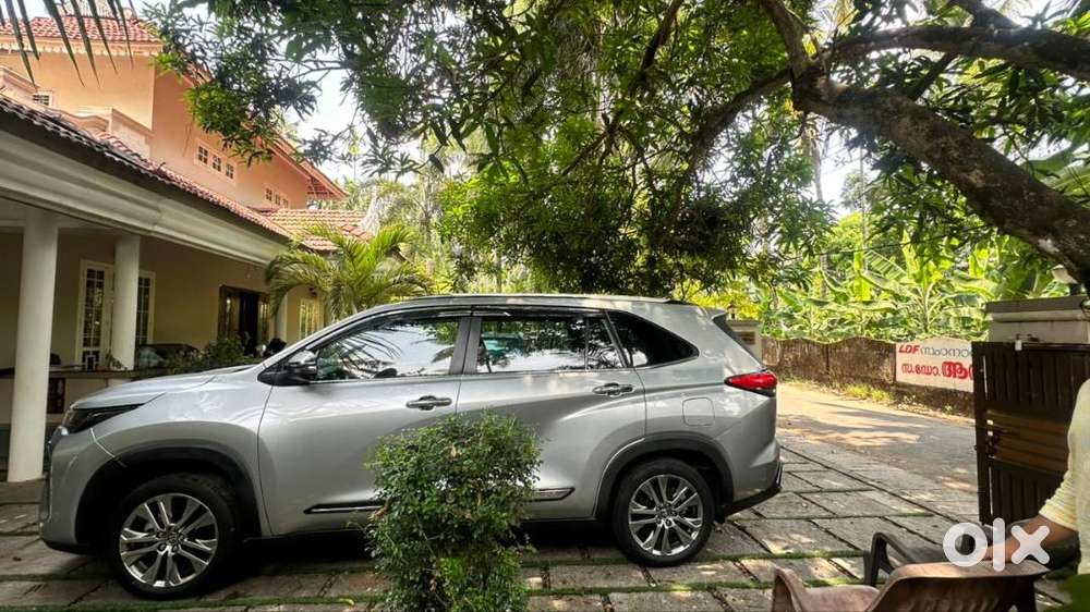 Toyota Innova Hycross 2023  8-seater Slf Variant