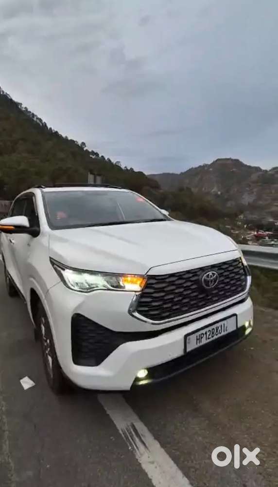 Toyota Innova Hycross 2025 December 9039 Km Driven