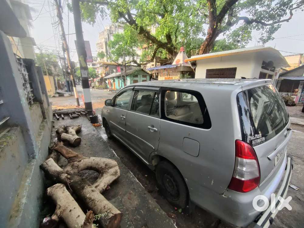 Toyota Innova 2012