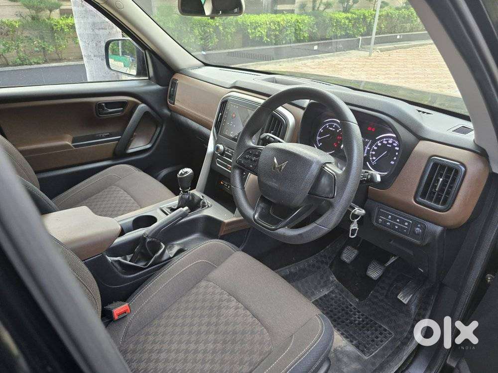 Mahindra Scorpio N Z2 Petrol Mt 7 Str, 2025, Petrol