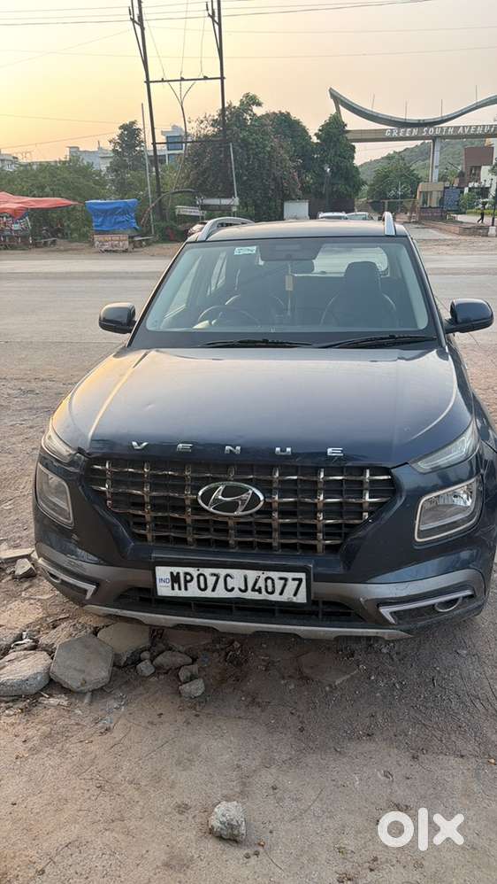 Hyundai Venue 2021 Petrol Well Maintained