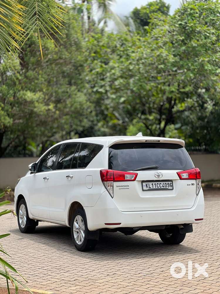 Toyota Innova Crysta 2.4 V, 2016, Diesel