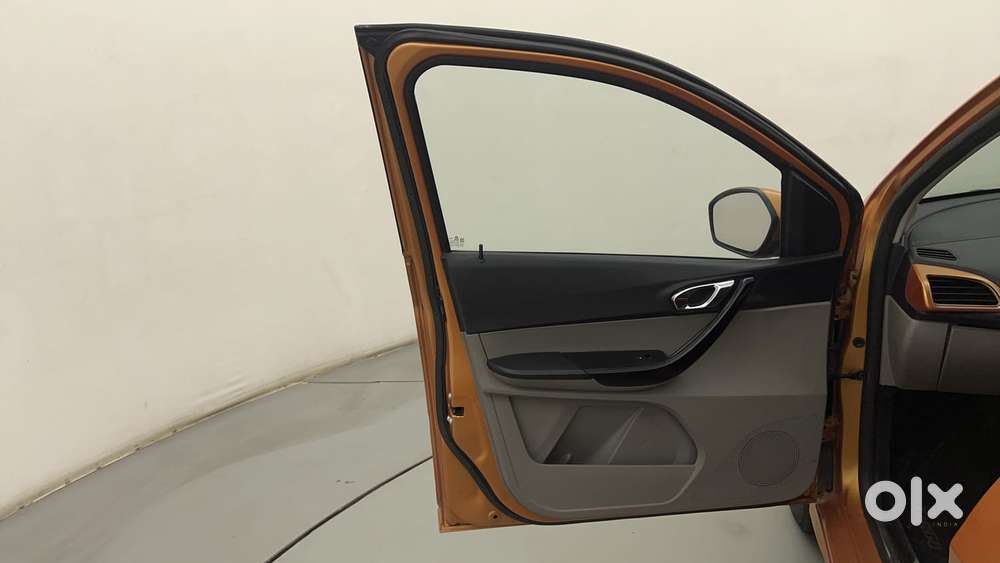 Tata Tiago Xza, 2017, Petrol