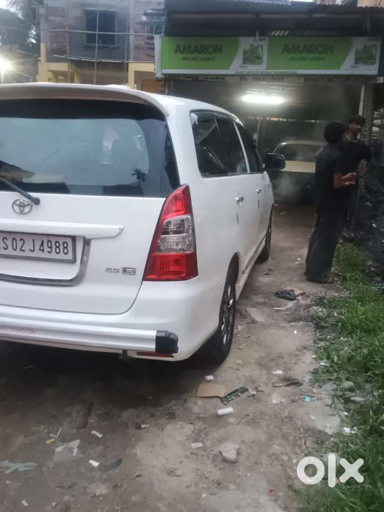Toyota Innova 2012, 2.5g 7-seater