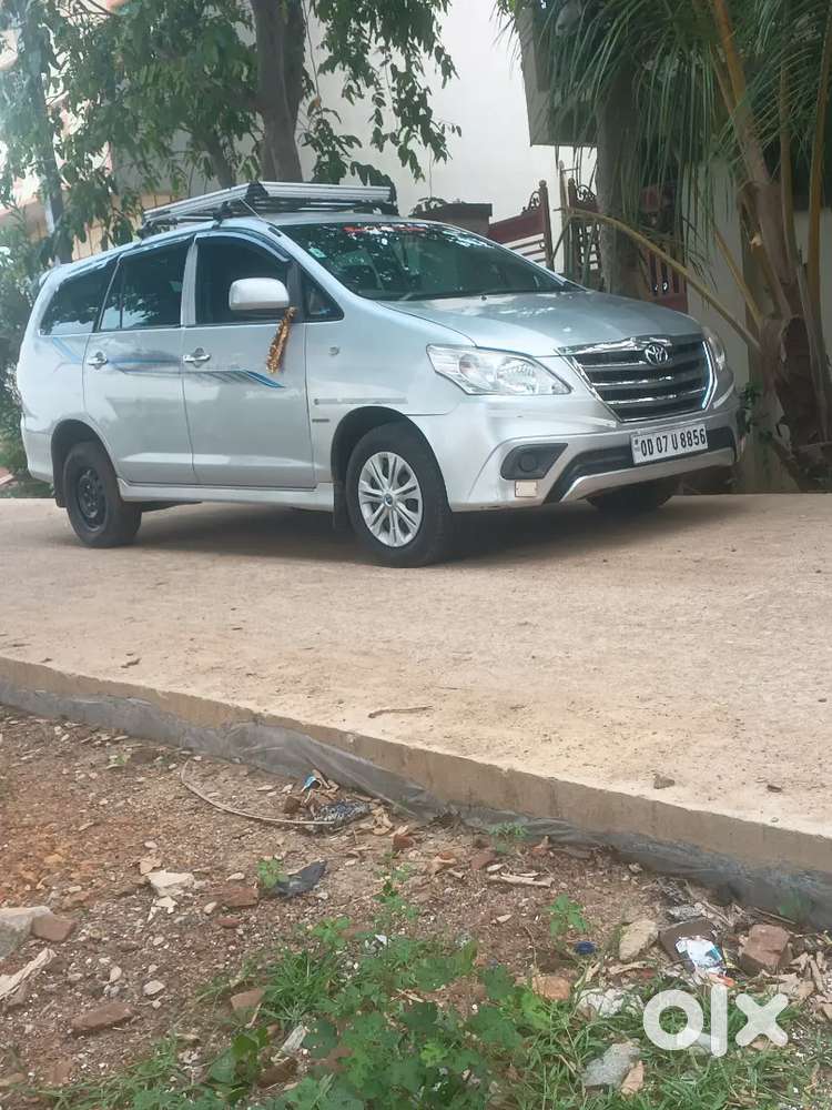 Toyota Innova 13